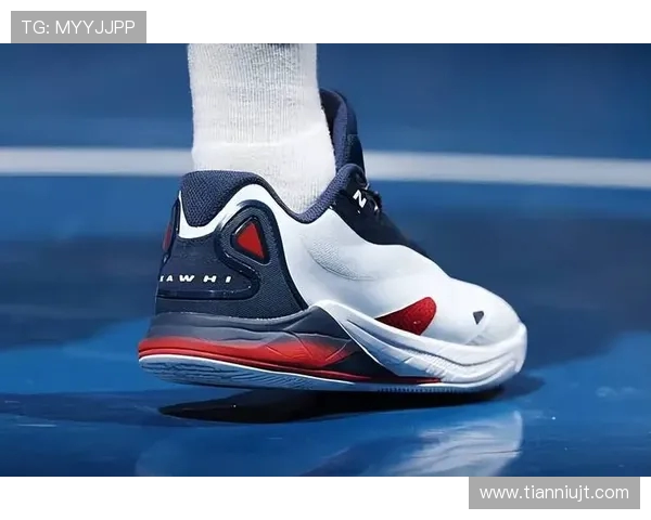 伦纳德半场表现稳健8投4中贡献11分6篮板2助攻1抢断正负值高达15